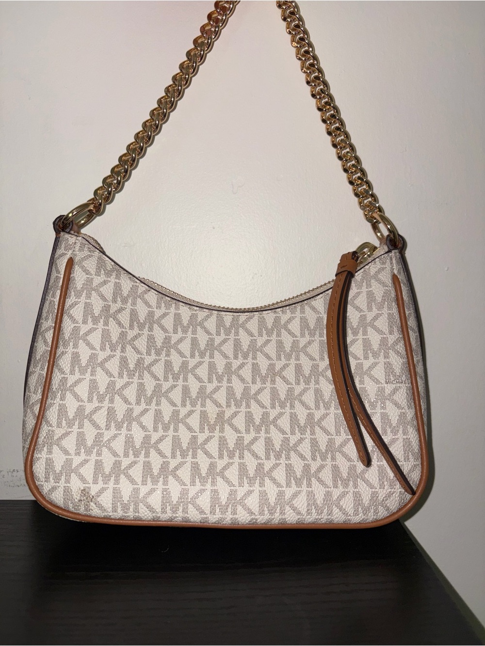 Michael Kors Beige Signature Shoulder Bag with Gold Chain - Picture 2 of 2